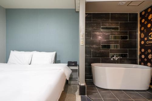 MU HOTEL (2)