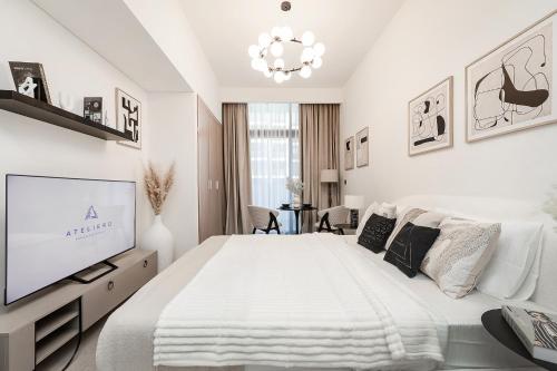 Modern studio in Azizi Riviera