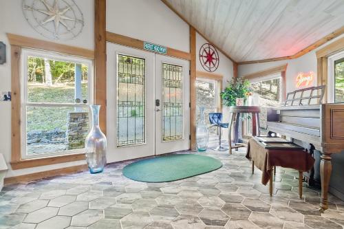 Tranquility Cove in Rogers, USA