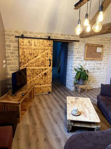 Koplietošanas atpūtas telpa ar TV, Appartement cosy in Pacy-sur-Armancon