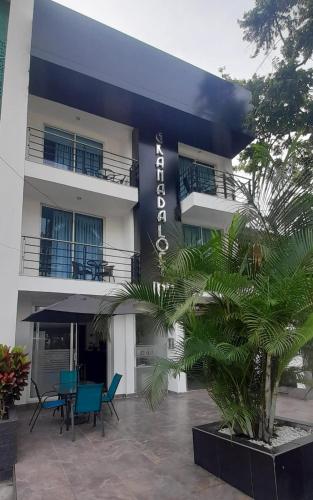 Hotel Granada Loft in Cali