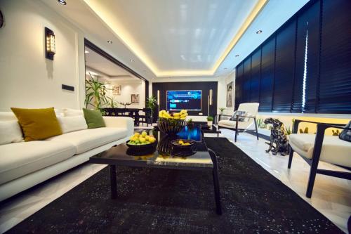 3 bedrooms, 5 beds
