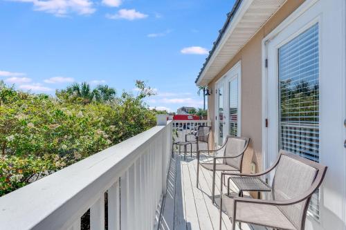 Balcony/terrace, Sand Dollar Holler - Pool - Spacious - Coastal Charm in Panama City (FL)