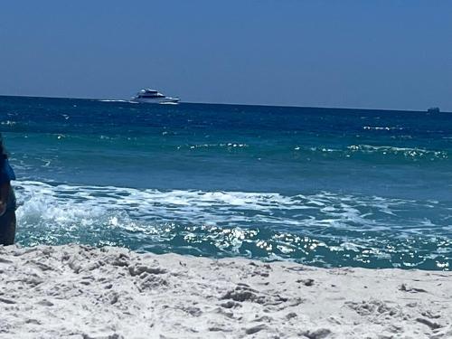 Beach, Sand Dollar Holler - Pool - Spacious - Coastal Charm in Panama City (FL)