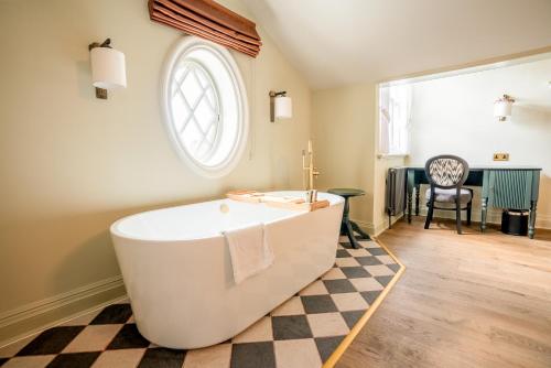 Bathroom, Hunton Park in Watford