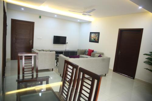 Gulberg Suites - image 6