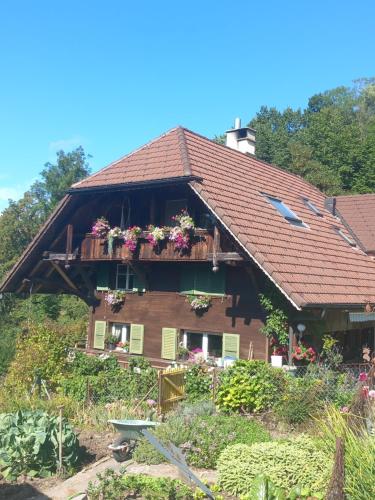 B&B Oberdiessbach - Bright, sunny holiday apartment on the farm - Bed and Breakfast Oberdiessbach