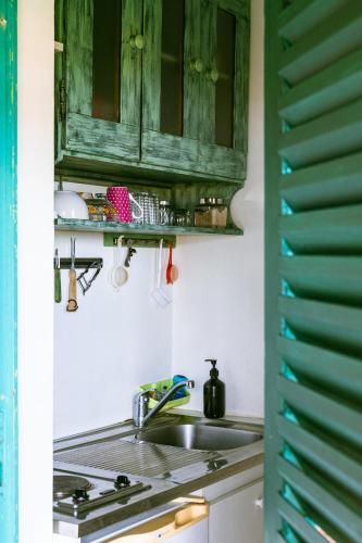 Studio les pieds dans l'eau avec une base de loisir dans un lieu idyllique- The B-Caritan studio in Sainte-Anne