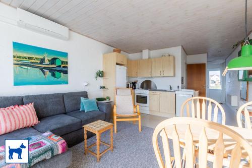 2 twin beds, 1 sofa bed