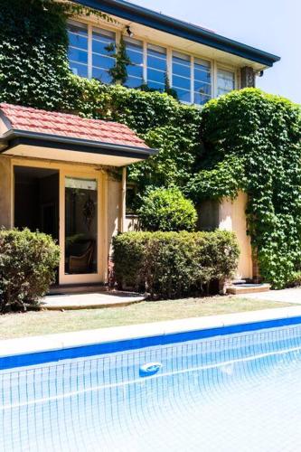 Beautiful 2 story Manor close to beach and all