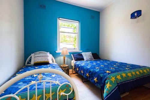 Beautiful 2 story Manor close to beach and all