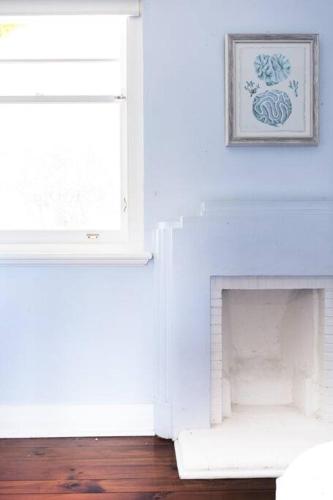 Beautiful 2 story Manor close to beach and all