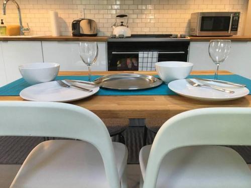 The Hawthorne Hideaway