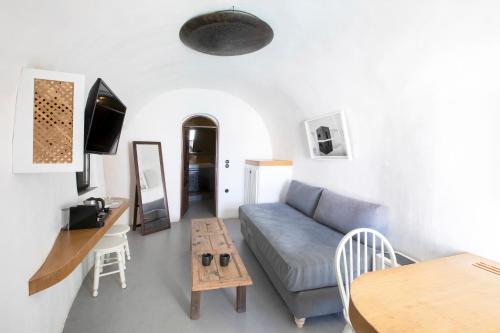 Partial Caldera View Double Room with Shared Plunge Pool