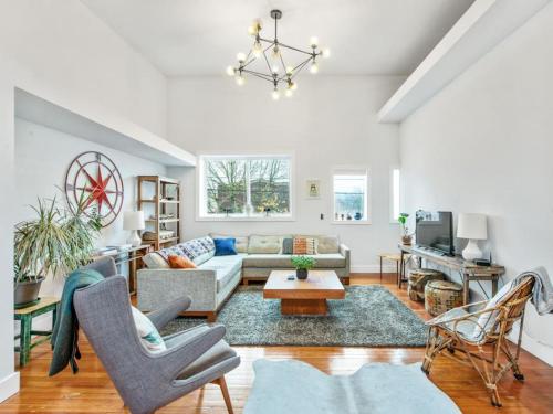 Modern Stylish 2 BR in Historic St. Johns