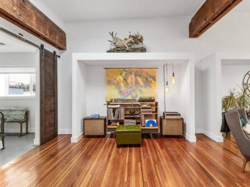 Modern Stylish 2 BR in Historic St. Johns