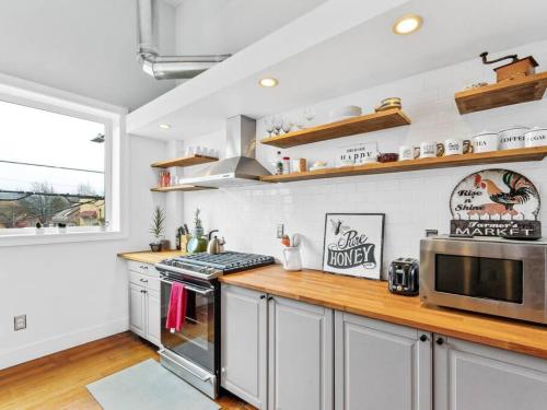 Modern Stylish 2 BR in Historic St. Johns