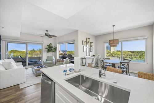 Chic 1-bedroom at Luau in Sandestin - Golf cart included