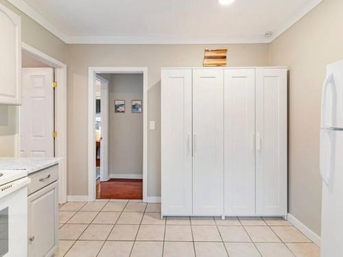 Cheerful 2-bedroom Home Near UP and St. Johns