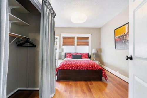 Dazzling 3bd, 2ba Home with Private Deck near Alberta