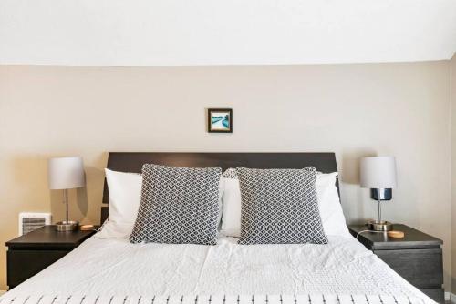 Dazzling 3bd, 2ba Home with Private Deck near Alberta