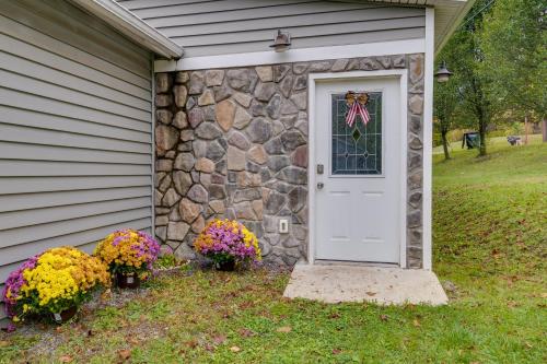Pet-Friendly Honeoye Cottage Rental Walk to Lake! in Honeoye, USA