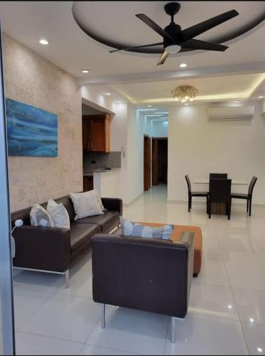 Luxury Condo. Steps From The Beach!