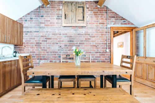 Viesnīcas āriene, ryton grange church barn sleeps 5 in Condover