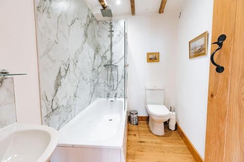 Viesnīcas āriene, ryton grange church barn sleeps 5 in Condover