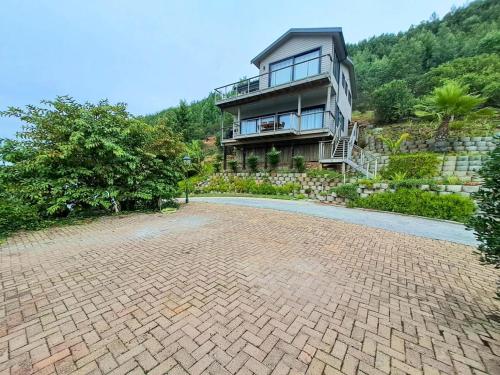 Aquila Chalet Phantom Views in แฟนทอม เอเคอร์
