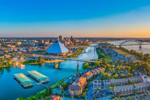 Cozy Delightful Private Studio near Rhodes College, Shuttle, & Vehicle Rental near Brooks Művészeti Múzeum