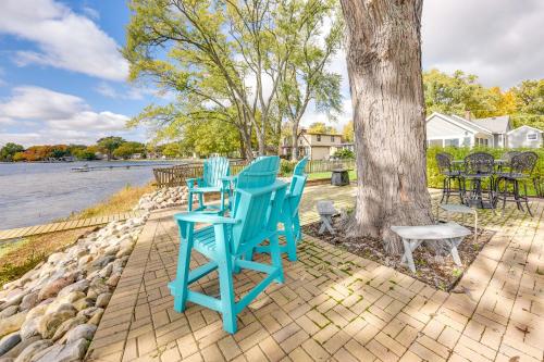Lakefront Antioch Cottage with Dock and Gas Grill! in 安提阿