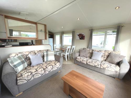Pass the Keys Charming and Cosy Holiday Home in Beautiful Park