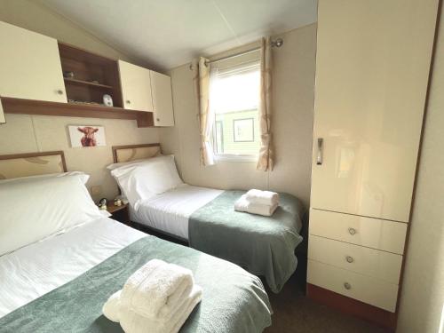 Pass the Keys Charming and Cosy Holiday Home in Beautiful Park