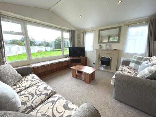 Pass the Keys Charming and Cosy Holiday Home in Beautiful Park