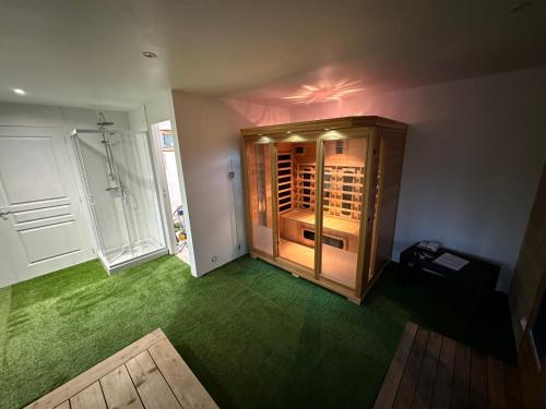 ซาวน่า, Gîte au Coeur du Jura entre Comté et Vin jaune, Gîte Vin Jaune (Gite au Coeur du Jura entre Comte et Vin jaune, Gite Vin Jaune) in โปลิญี