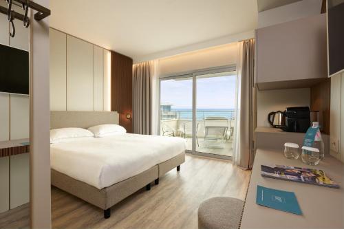 Adriatic Palace Hotel - image 7
