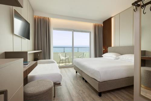 Double Room with Extra Bed and Sea View - High Floor