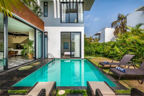 La Viola, 3BHK Villa with rooftop Jacuzzi, close to Anjuna & Vagator Beach with Private Pool, Kitchen, Terrace