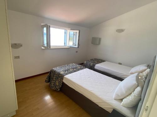 2 bedrooms, 4 beds
