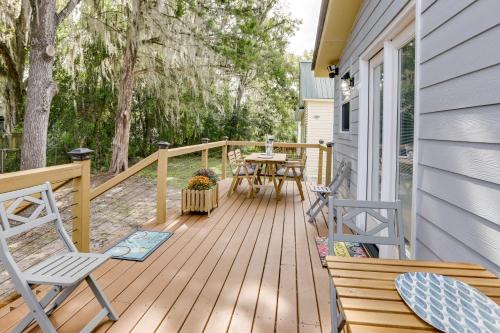 Inviting Quincy Cottage: Walk to Historic Downtown in ควินซี (FL)