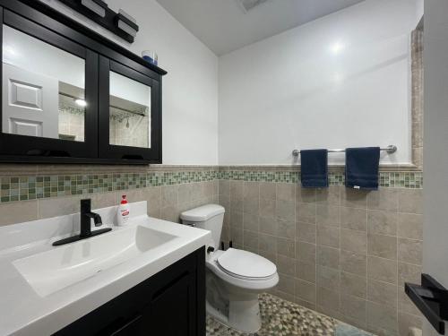 Lake front house 4 beds 3baths in Agoura Hills, USA