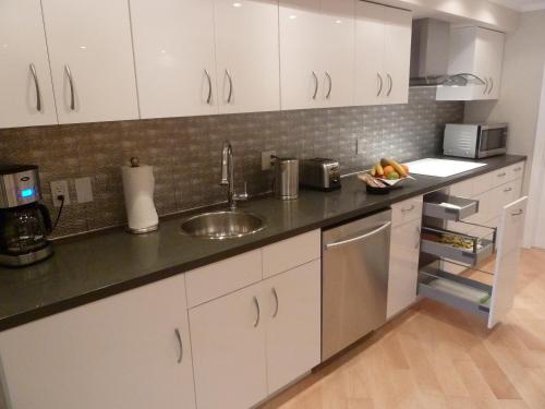 Facilities, Stunning SanFran Casa close to Center and steps from Ocean near San Francisco Zoo