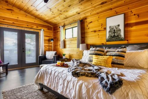 Woodhaven - Private - 3 Suites - Gorgeous Views - 3 Pools - Gamerm - Hottub - Lots Of Bears - Gatlinburg, TN