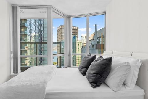 Downtown Luxury 1BR Coal Harbour in Vancouver, Canada