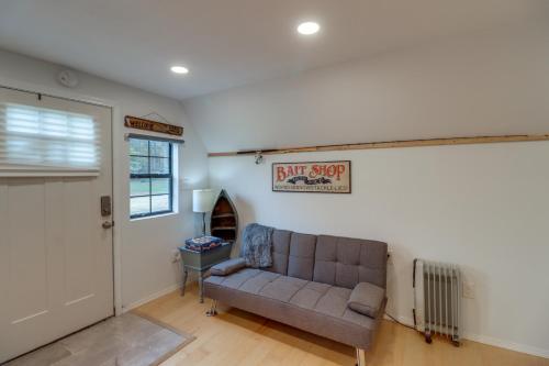 Higden Studio with Shared Patio, Yard Games, Grills!