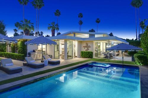 Canyon Palms Estate- Ultra-Luxe, Pool, Spa, Firepit, Outdoor Kitchen & More