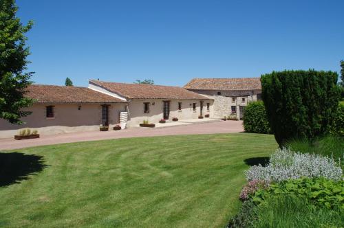 Manoir Les Touches - Location, gîte - Doué-en-Anjou