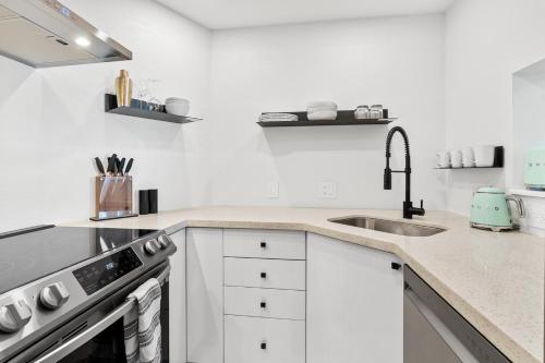 Downtown Luxury 1BR Coal Harbour in Vancouver, Canada