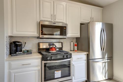 Spacious Georgia Home with Deck, Grills and Fireplace! in Fayetteville (GA)